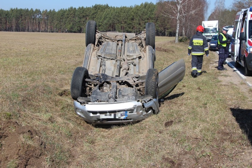Wypadek w Wąglikowicach (6.04.2020). Jedna osoba poszkodowana [ZDJĘCIA]