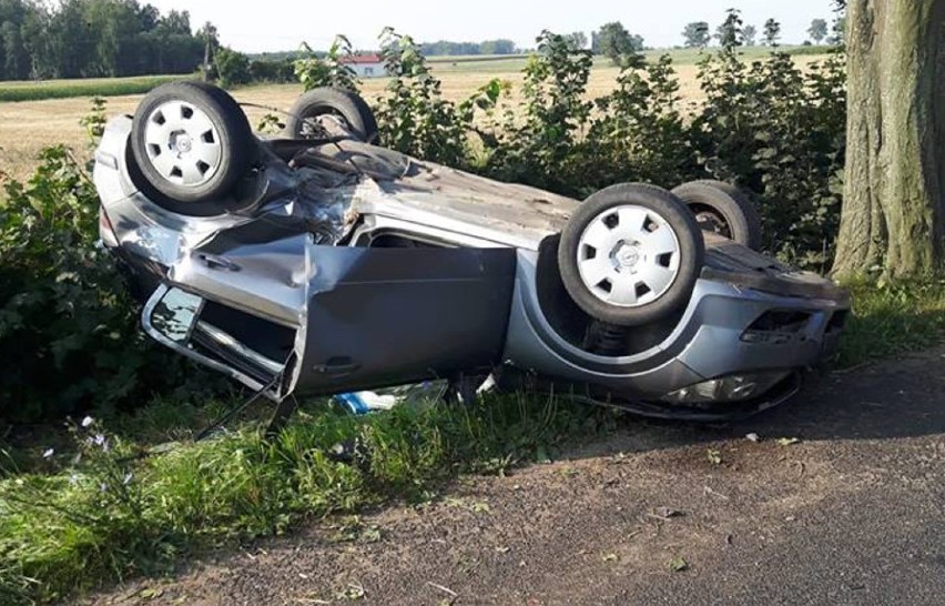 Wypadek w powiecie brodnickim. Opel astra dachował [zdjęcia]