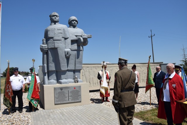 Pomnik powstały na upamiętnienie "polsko-radzieckiego braterstwa broni" został zabrany na prywatną działkę w Młynisku 