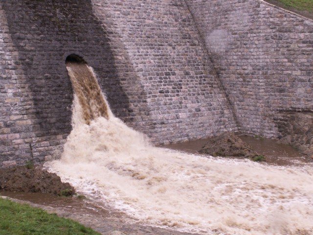 Zapora wodna w Stroniu Śląskim