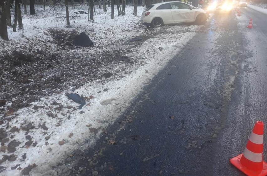 Kolizja na trasie Czerniejewo-Nekla. Sprawca odjechał z miejsca zdarzenia