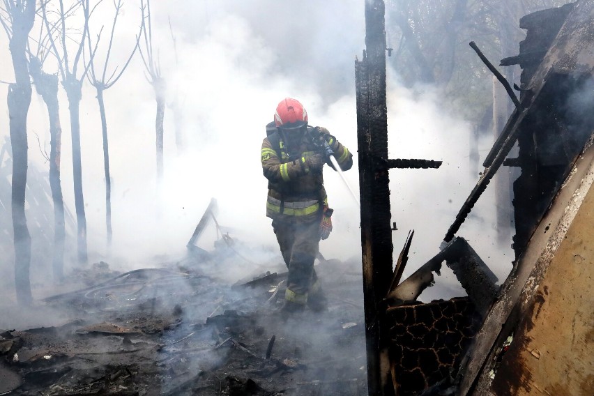 Straż Pożarna w Legnicy szuka nowych strażaków. Jakie są wymagania i jakie testy trzeba przejść?