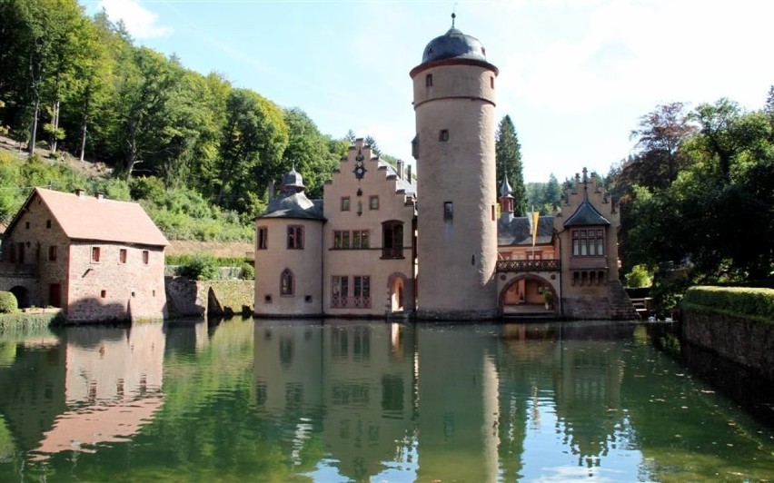 Zamek został wybudowany w 1427 roku, następne generacje...