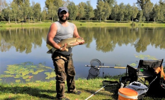 Indywidualnym zwycięzcą zawodów wędkarskich w Rajsku został Łukasz Wieroński z Chełmka, który złowił ponad 4-kilogramowego amura