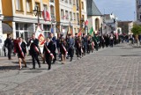 Obchody Święta Konstytucji 3 Maja w Człuchowie. Wiązanki złożyli przedstawiciele instytucji i organizacji z całego powiatu ZDJĘCIA