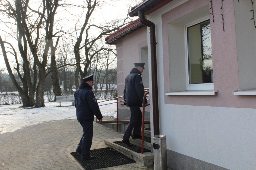 Funkcjonariusze Zakładu Karnego w Herbach kontrolują miejsca pracy osadzonych [ZDJĘCIA]