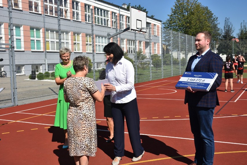Ponad 20 milionów złotych trafi do chełmskich szkół. Wybudują nowe hale i boiska