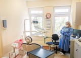 Kolejna poradnia specjalistyczna przy radomskim szpitalu wznawia działalność. Stomatolodzy pracują w wyremontowanych gabinetach