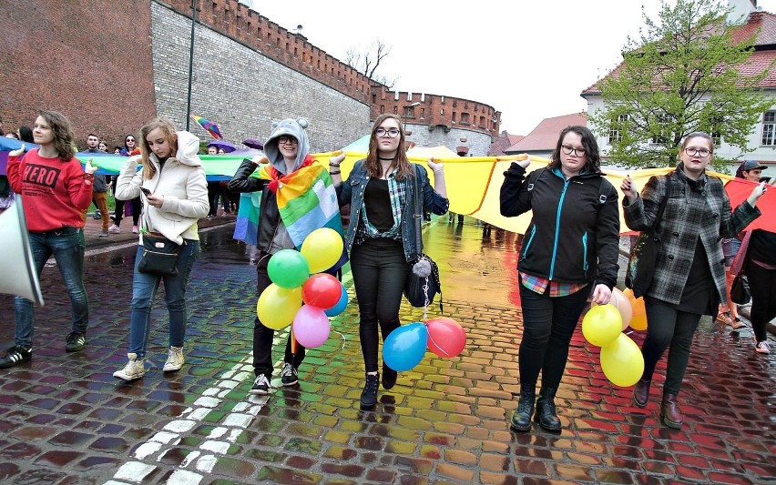 Kraków. 13. Marsz Równości przeszedł ulicami miasta [DUŻO ZDJĘĆ, WIDEO]