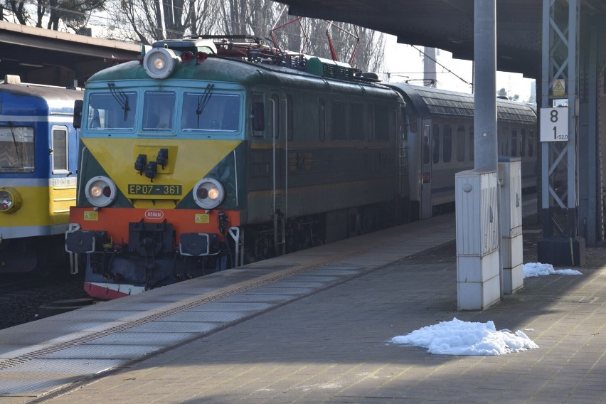 Potężne opóźnienia pociągów w czwartek rano 17.03. Jedziesz z Pruszcza do Gdańska? Możesz wyczekiwać na pociąg nawet ponad godzinę!