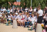 Zakończenie roku w żarskich szkołach. Oficjalne, miejskie uroczystości w Szkole Podstawowej nr 2 w Żarach