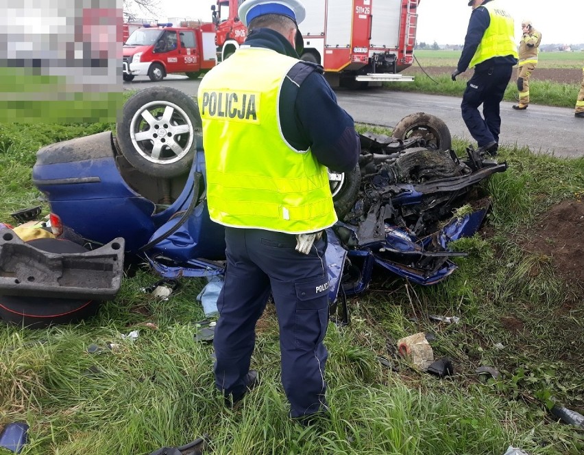 Tragiczny wypadek w Okalewie koło Rypina. Nie żyją dwie osoby [zdjęcia]