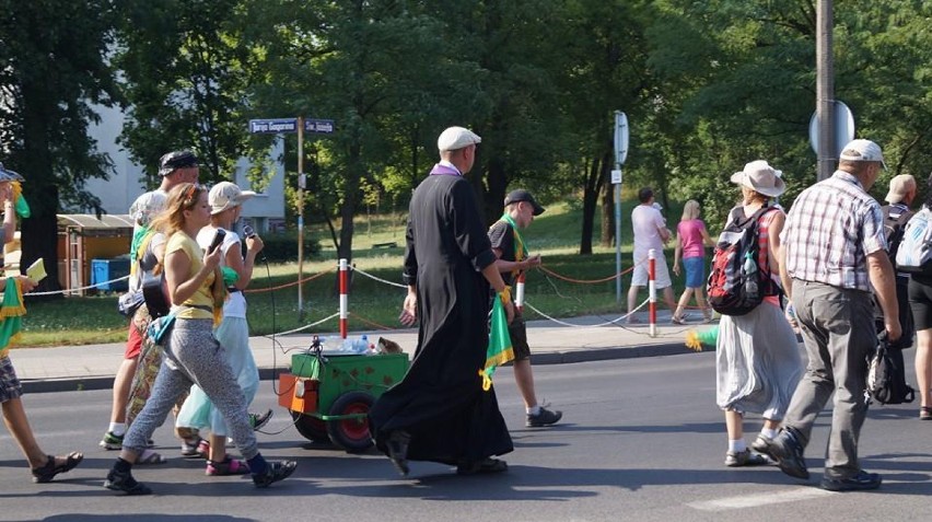 Toruń: Pielgrzymi ruszają do Częstochowy [ZDJĘCIA]