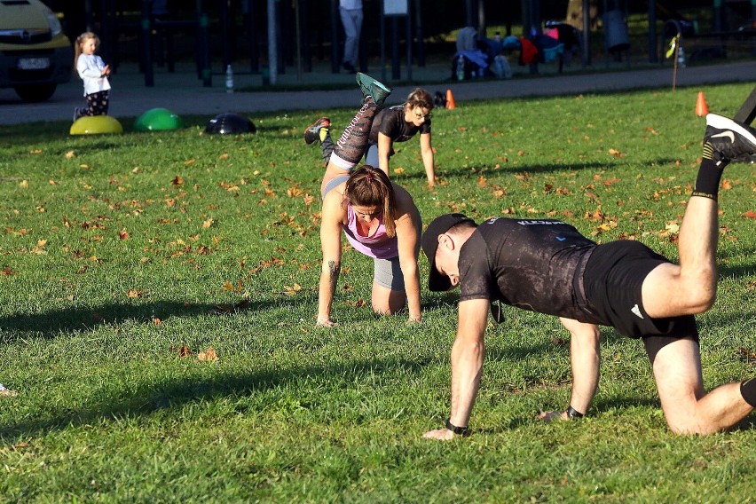 "Piątkowy CROSS w Parku" - Trening z przeszkodami w Legnicy, zobaczcie zdjęcia