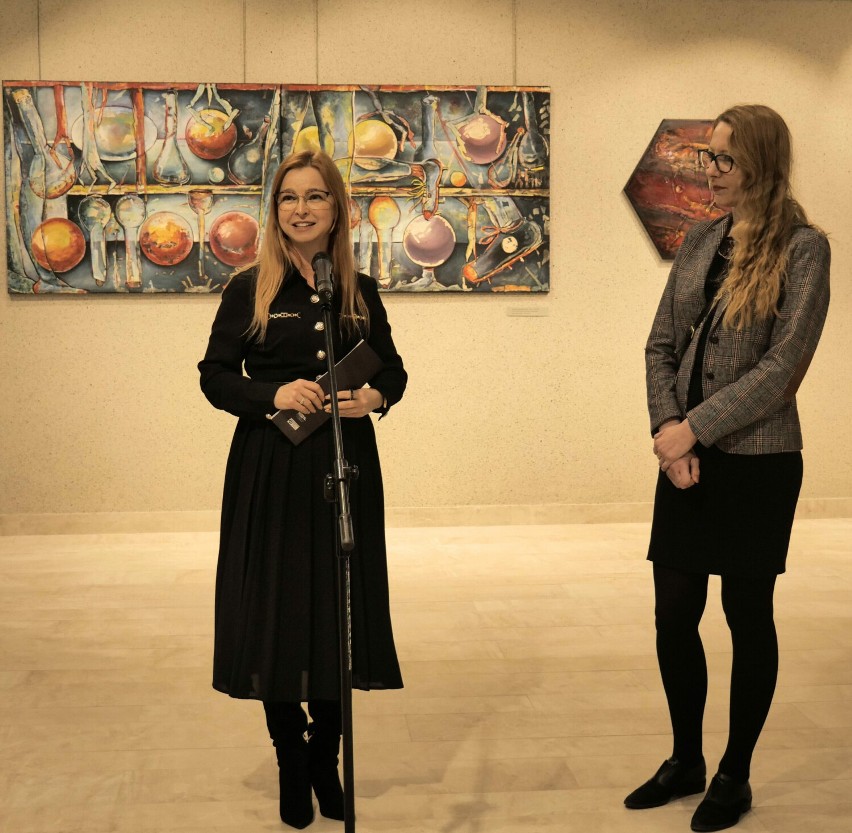 Wystawa malarstwa w Galerii Jasielskiego Domu Kultury. Świat oczami Natalii Karasińskiej