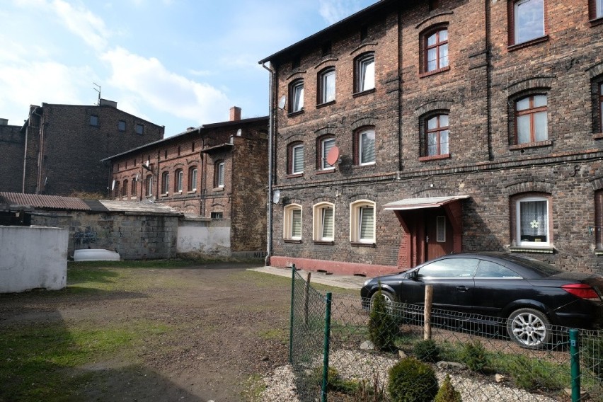 Ruda Śląska. Podwórka, place i przydomowe ogródki w Rudzie....