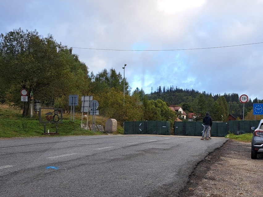 Wróciły kontrole graniczne w Zwardoniu! Na granicy ze Słowacją ;kierowcy są sprawdzani przy wjeździe.- zobacz zdjęcia.