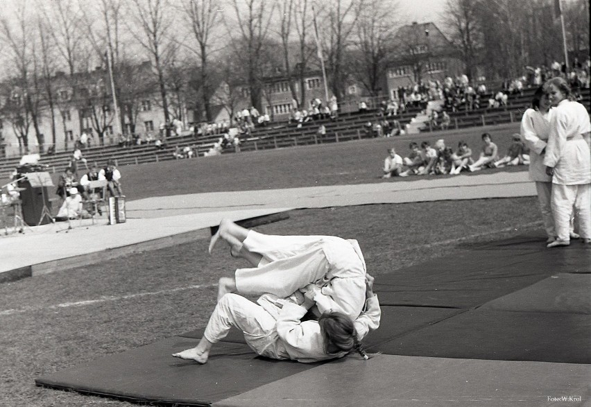 Pokaz judo na stadionie w Szczecinku, rok 1989