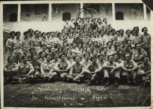 Żołnierze 7 Pułku Pancernego w Asyżu. Fotografia ze zbiorów rodzinnych.