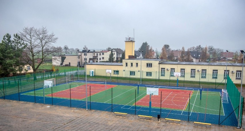 Boisko przy szkole podstawowej w Bogacicy