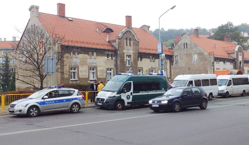 Inspektorzy transportu drogowego kontrolowali prywatne busy...