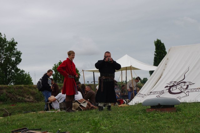 Zamojski Piknik Historyczny: w ruch poszły szable, włócznie i miecze