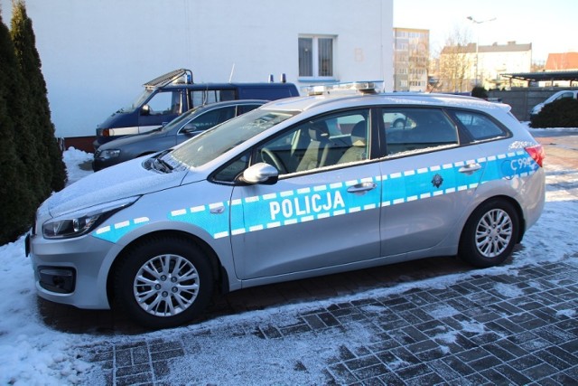 Nowe auto przekazał mroteckim stróżom prawa podczas odprawy rocznej insp. Krzysztof Bodziński, komendant KPP w Nakle.