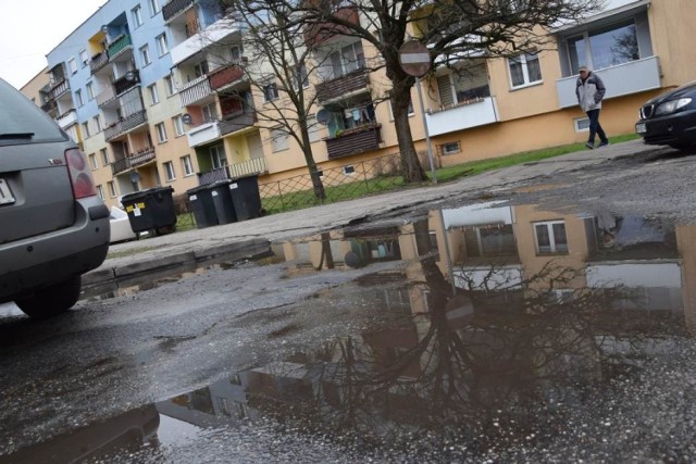 Konieczny jest remont wewnętrznych uliczek na osiedlu Fredry w Nowej Soli