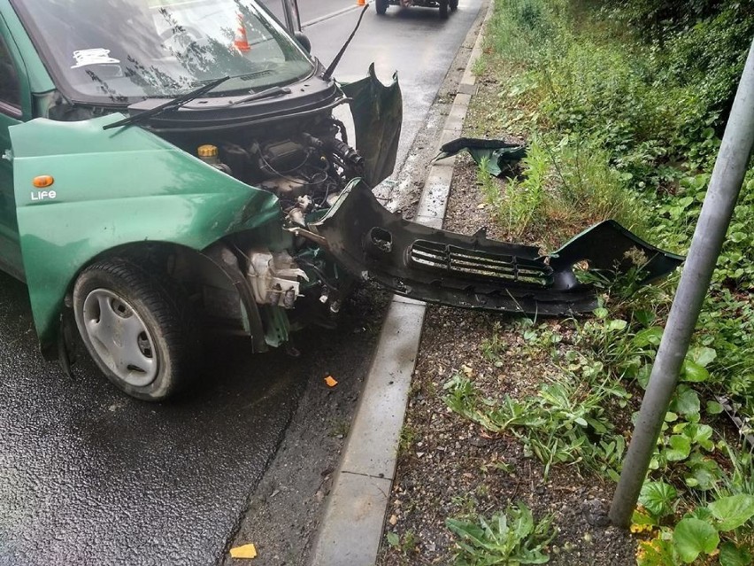 Wypadek w Przyborowie. Osobowy daewoo zderzył się z ciężarówką, droga została zablokowana