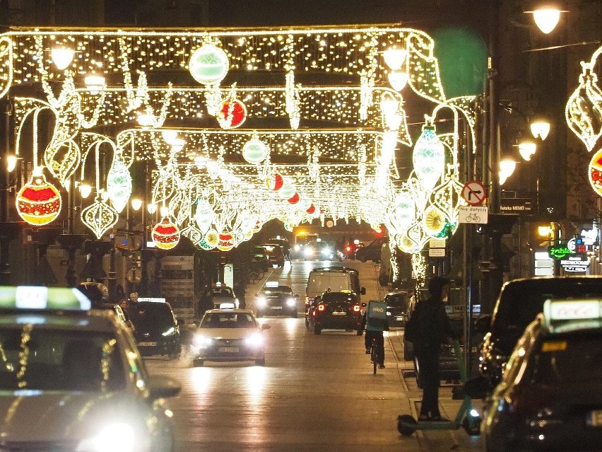 Nowa iluminacja świąteczna na ulicy Piotrkowskiej kosztowała...