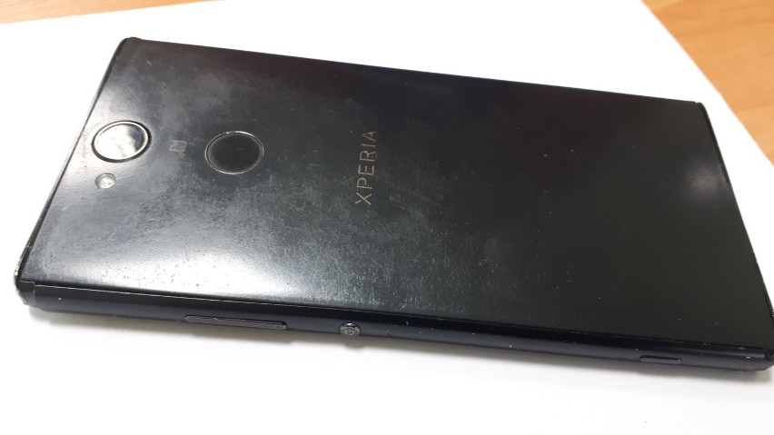 WSCHOWA. Policjanci poszukują właściciela telefonu komórkowego, który odnaleziono w Lginiu 