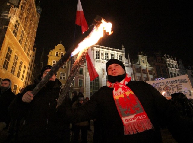 Protest przed fontanną Neptuna w Gdańsku przeciwko przyjęciu przez Polskę uchodźców [23.01.2016 r.]