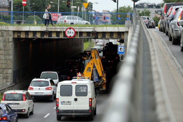 Ruch pod rondem będzie teraz utrudniony