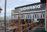 Chwile grozy przeżyli klienci restauracji McDonald’s w Rybniku. Lokal zaczął wypełniać się drażniącym dymem. To był pożar!
