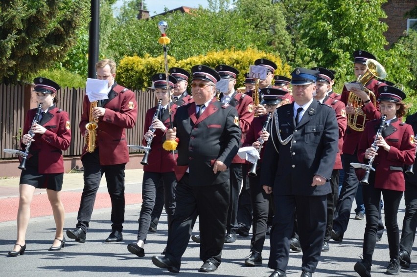 140 lat Ochotniczej Straży Pożarnej Stalowa Wola - Charzewice, uczestnicy święta przeszli przez miasto. Zobaczcie zdjęcia