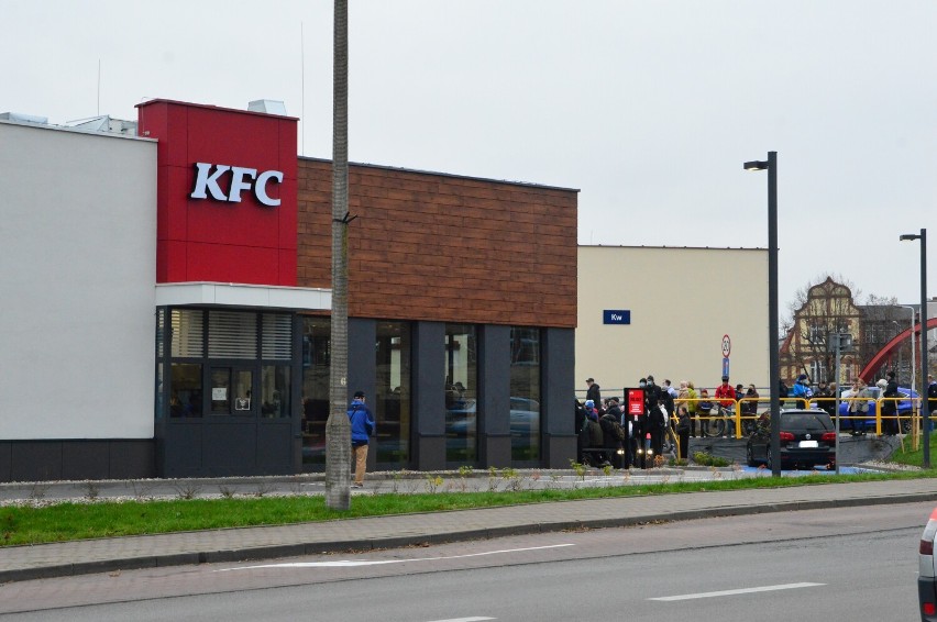Wielkie otwarcie KFC w Kwidzynie! Tłumy przed restauracją przy ul. Grunwaldzkiej [ZDJĘCIA]