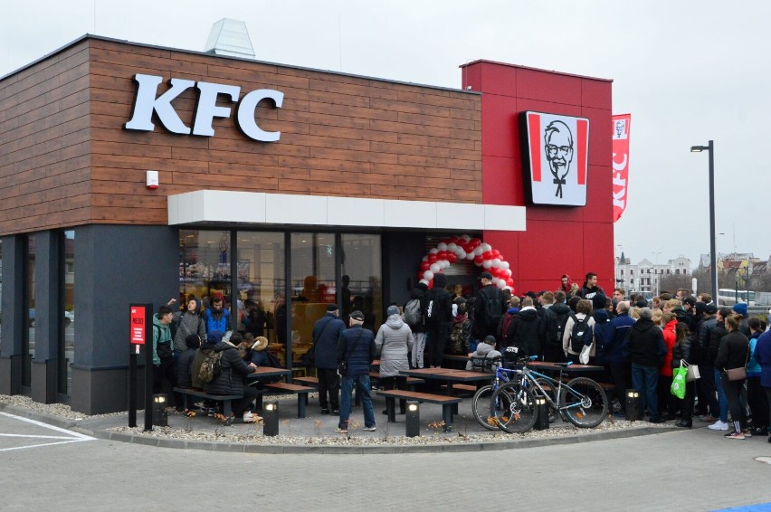 Wielkie otwarcie KFC w Kwidzynie! Tłumy przed restauracją przy ul. Grunwaldzkiej [ZDJĘCIA]