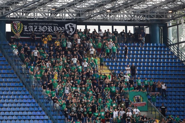 Wisła - Śląsk 0:1. Kibice Śląska Wrocław w Krakowie (ZDJĘCIA 20.07.2019). Śląsk Wrocław jak zawsze mógł liczyć na swoich kibiców. W Krakowie pojawiła się spora grupa wrocławskich fanów, którzy wspierali swoją drużynę w walce o trzy punkty. POJECHAŁEŚ NA MECZ DO KRAKOWA? ZNAJDŹ SIĘ NA ZDJĘCIACH!

WAŻNE - DO KOLEJNYCH ZDJĘĆ MOŻESZ PRZEJŚĆ ZA POMOCĄ GESTÓW LUB STRZAŁEK