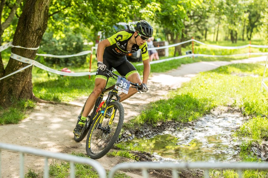 Mistrzostwa Polski MTB. Kolarze górscy i Maja Włoszczowska pędzili po Ursynowie! [ZDJĘCIA]