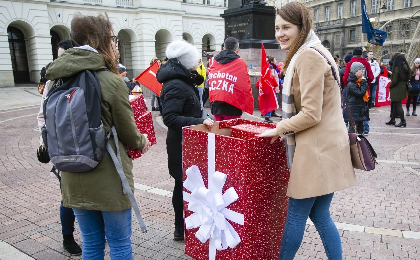 Marsz Szlachetnej Paczki i Akademii Przyszłości. Warto pomagać [ZDJĘCIA]