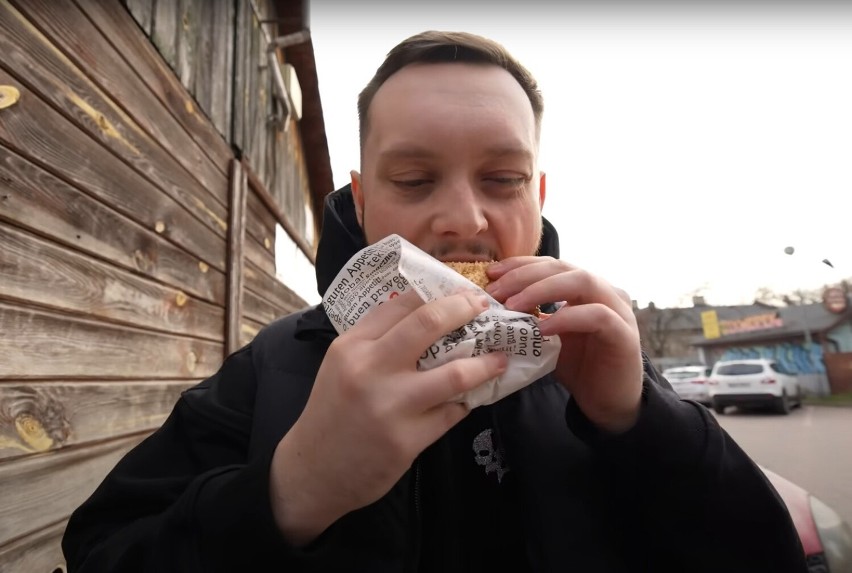 Najlepszy w Polsce burger za 6 złotych? Znany youtuber Książulo znów w Radomiu. Zobacz film i zdjęcia