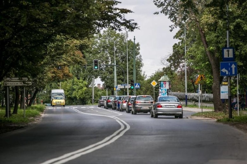 Kraków. Lata męki na ulicy Kocmyrzowskiej. Opóźnia się planowana przebudowa [ZDJĘCIA]