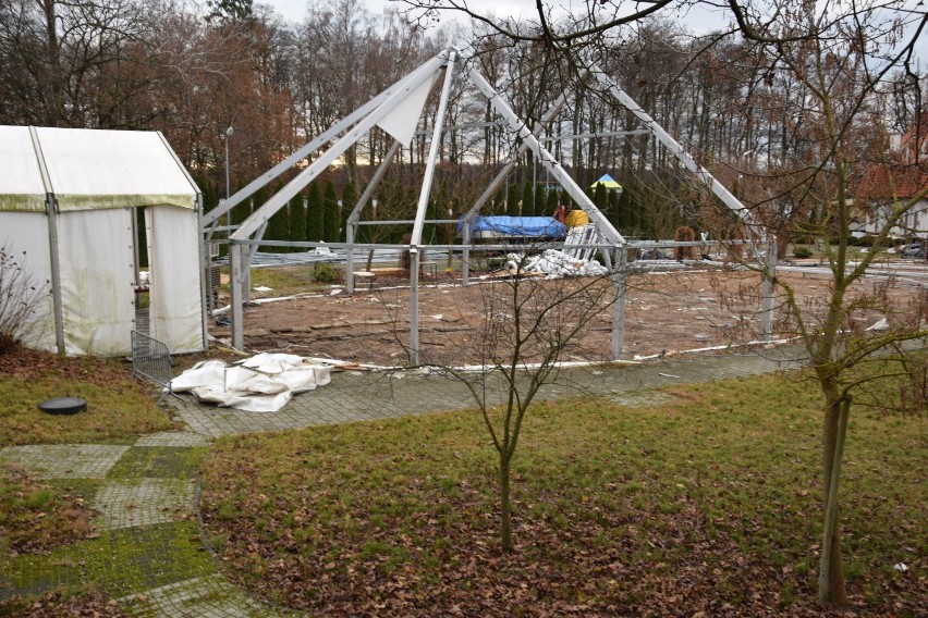 Inwestycja w parku w Szczecinku. Co stanie zamiast namiotu? [zdjęcia]