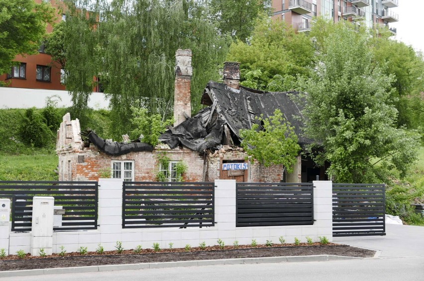XIX-wieczny dworek przy Potoki 5 popada w ruinę. Konserwator zabytków interweniuje. Czy budynek ma szansę na ocalenie?
