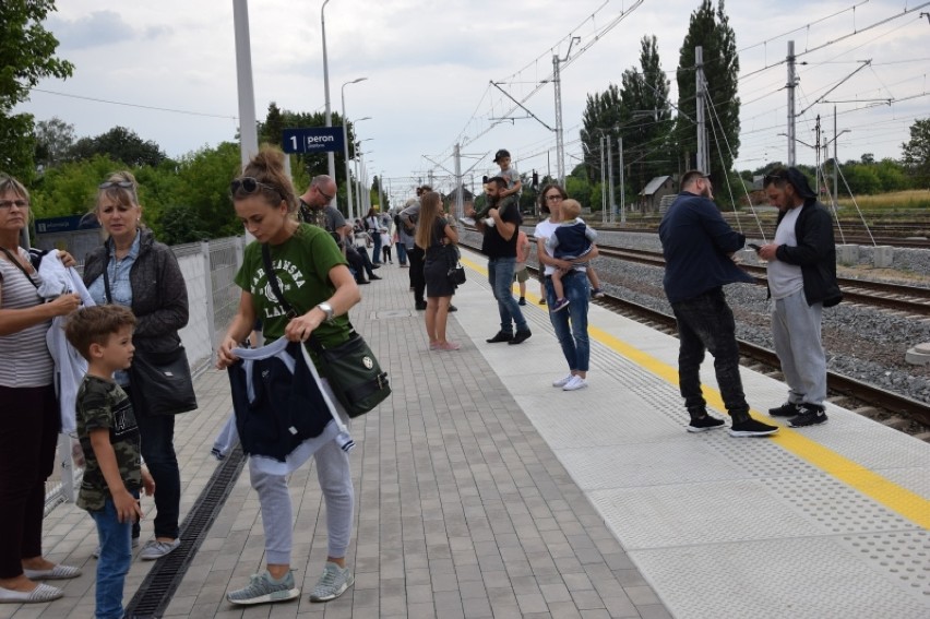 Parowóz i pociąg retro na stacji w Zduńskiej Woli [zdjęcia i wideo]