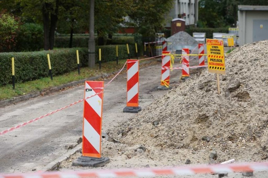 Kraków. Groźne niewybuchy przerwały remont, mieszkańcy muszą jeszcze poczekać na nowy parking