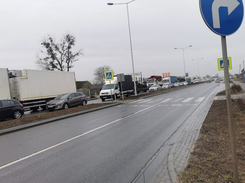 Zderzenie BMW z Fordem na ulicy Toruńskiej we Włocławku
