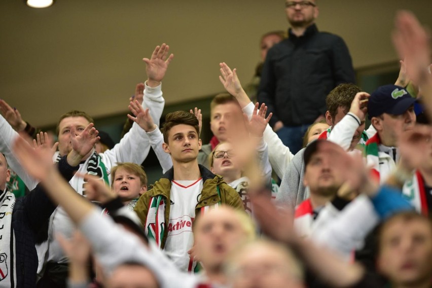 Legia - Górnik 2:1. Byłeś na meczu? Szukaj się w galerii!...