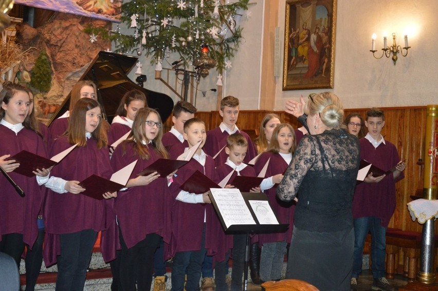 Koncerty bożonarodzeniowe w dąbrowskim kościele odbywają się...