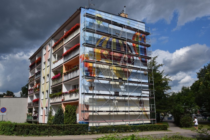 Eko-mural w Szczecinku gotowy. Balonowy będzie na Art Piknik [zdjęcia]